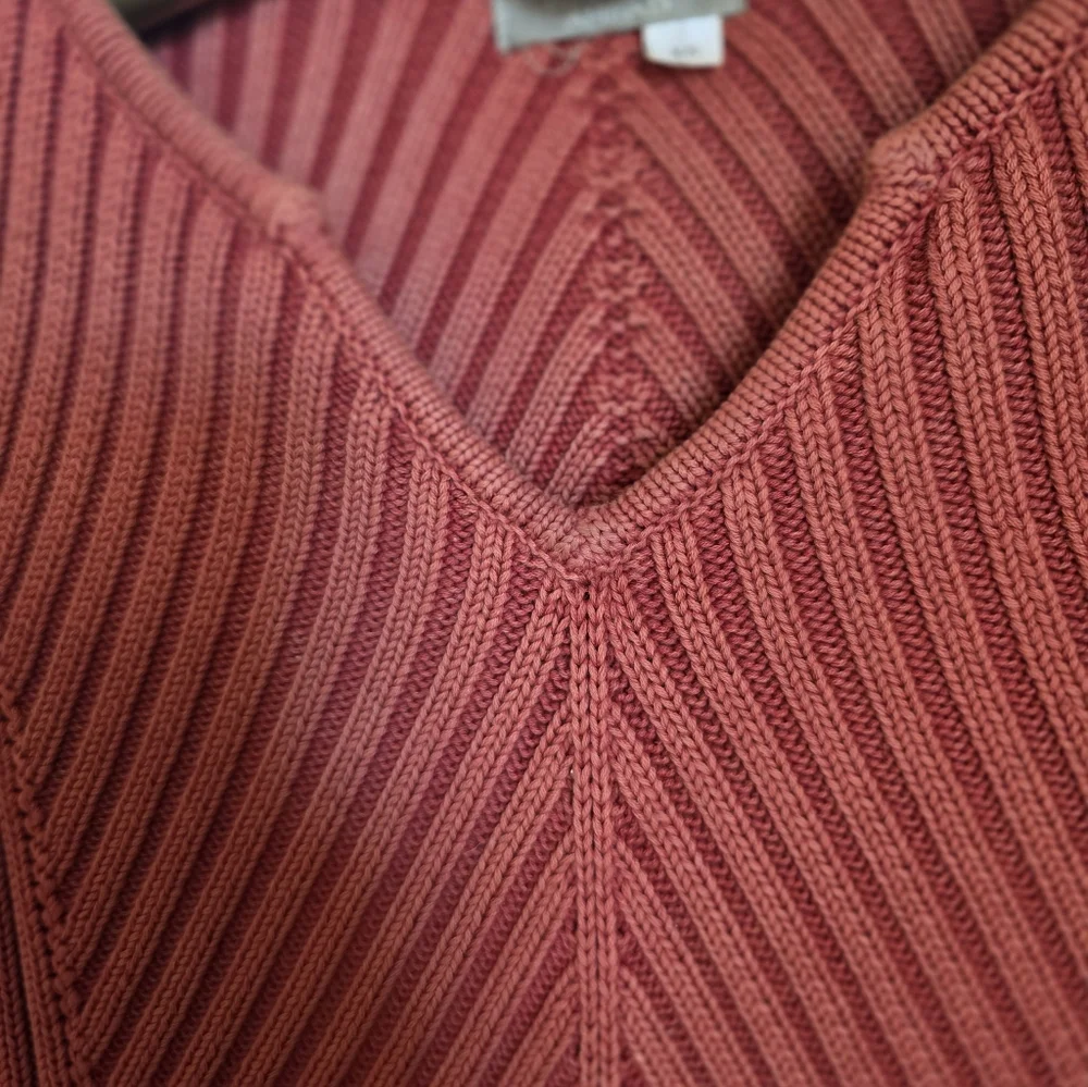 The Territory Ahead Women's V-Neck Red/Burnt Orange Sweater Size‎ XS